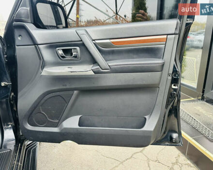 Черный Мицубиси Паджеро, объемом двигателя 2.97 л и пробегом 241 тыс. км за 11900 $, фото 24 на Automoto.ua