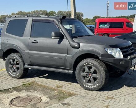 Чорний Міцубісі Паджеро, об'ємом двигуна 3.83 л та пробігом 254 тис. км за 16300 $, фото 4 на Automoto.ua