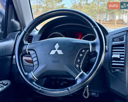 Черный Мицубиси Паджеро, объемом двигателя 3 л и пробегом 275 тыс. км за 9050 $, фото 35 на Automoto.ua