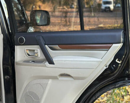 Чорний Міцубісі Паджеро, об'ємом двигуна 3.8 л та пробігом 216 тис. км за 8000 $, фото 31 на Automoto.ua