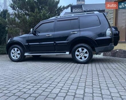 Чорний Міцубісі Паджеро, об'ємом двигуна 3 л та пробігом 260 тис. км за 10800 $, фото 4 на Automoto.ua