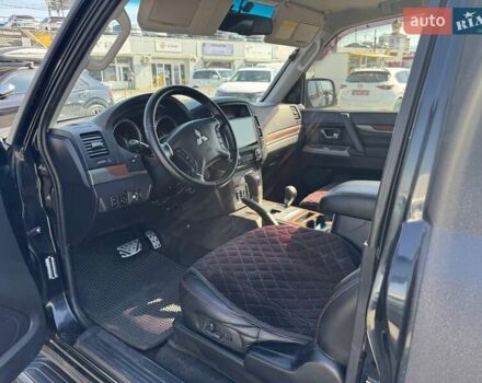 Чорний Міцубісі Паджеро, об'ємом двигуна 3.83 л та пробігом 254 тис. км за 16300 $, фото 14 на Automoto.ua