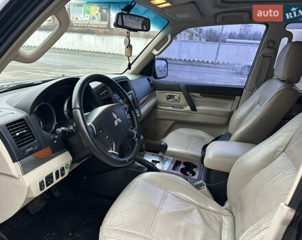 Черный Мицубиси Паджеро, объемом двигателя 3.2 л и пробегом 191 тыс. км за 12900 $, фото 9 на Automoto.ua