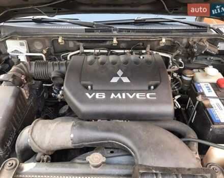 Чорний Міцубісі Паджеро, об'ємом двигуна 2.97 л та пробігом 360 тис. км за 11300 $, фото 7 на Automoto.ua