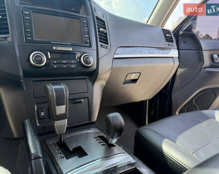 Чорний Міцубісі Паджеро, об'ємом двигуна 3.2 л та пробігом 260 тис. км за 12950 $, фото 4 на Automoto.ua