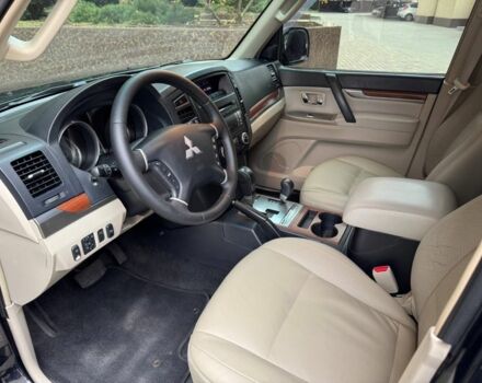 Черный Мицубиси Паджеро, объемом двигателя 3 л и пробегом 280 тыс. км за 10500 $, фото 6 на Automoto.ua