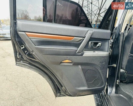 Черный Мицубиси Паджеро, объемом двигателя 2.97 л и пробегом 241 тыс. км за 11900 $, фото 16 на Automoto.ua