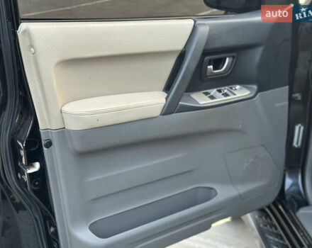 Чорний Міцубісі Паджеро, об'ємом двигуна 3.8 л та пробігом 260 тис. км за 10500 $, фото 14 на Automoto.ua