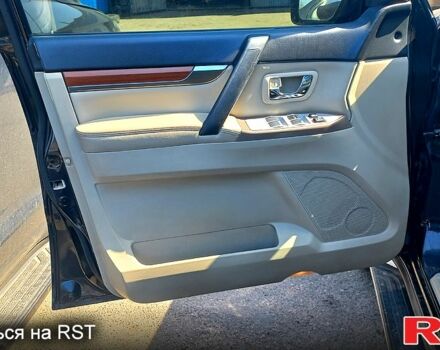 Черный Мицубиси Паджеро, объемом двигателя 3.8 л и пробегом 278 тыс. км за 11200 $, фото 10 на Automoto.ua