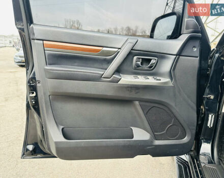 Черный Мицубиси Паджеро, объемом двигателя 2.97 л и пробегом 241 тыс. км за 11900 $, фото 14 на Automoto.ua