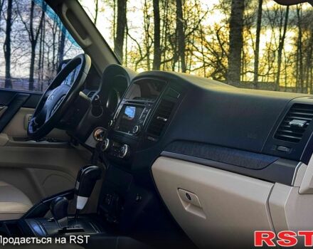 Чорний Міцубісі Паджеро, об'ємом двигуна 3 л та пробігом 186 тис. км за 10700 $, фото 11 на Automoto.ua