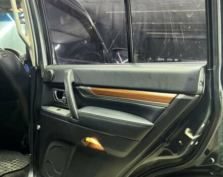 Черный Мицубиси Паджеро, объемом двигателя 3 л и пробегом 320 тыс. км за 9900 $, фото 39 на Automoto.ua