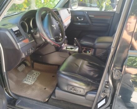 Черный Мицубиси Паджеро, объемом двигателя 3 л и пробегом 248 тыс. км за 10000 $, фото 3 на Automoto.ua