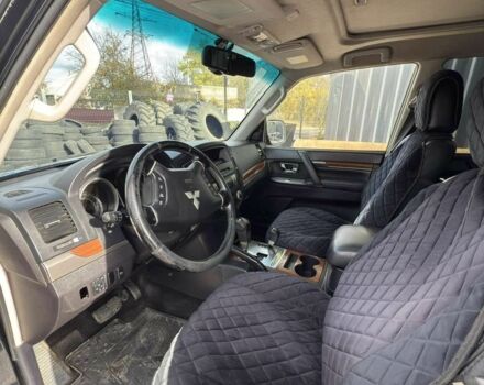 Чорний Міцубісі Паджеро, об'ємом двигуна 0 л та пробігом 300 тис. км за 12500 $, фото 4 на Automoto.ua