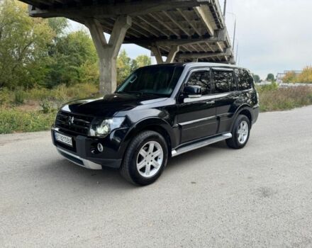 Черный Мицубиси Паджеро, объемом двигателя 3 л и пробегом 300 тыс. км за 11000 $, фото 1 на Automoto.ua