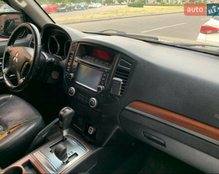 Черный Мицубиси Паджеро, объемом двигателя 3 л и пробегом 209 тыс. км за 9700 $, фото 6 на Automoto.ua