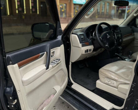 Чорний Міцубісі Паджеро, об'ємом двигуна 3.2 л та пробігом 299 тис. км за 12000 $, фото 6 на Automoto.ua