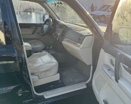 Чорний Міцубісі Паджеро, об'ємом двигуна 3.2 л та пробігом 240 тис. км за 8000 $, фото 2 на Automoto.ua