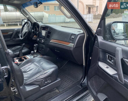 Черный Мицубиси Паджеро, объемом двигателя 3 л и пробегом 348 тыс. км за 8550 $, фото 28 на Automoto.ua