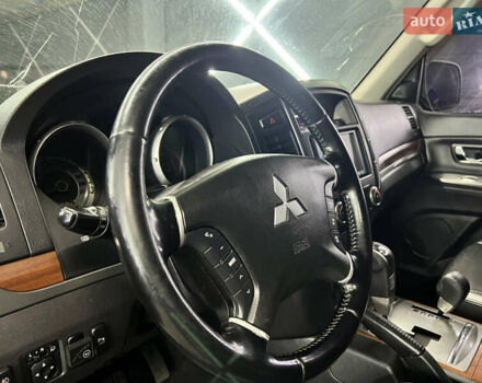 Черный Мицубиси Паджеро, объемом двигателя 3 л и пробегом 320 тыс. км за 9900 $, фото 24 на Automoto.ua