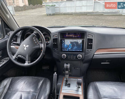 Черный Мицубиси Паджеро, объемом двигателя 3 л и пробегом 348 тыс. км за 8550 $, фото 26 на Automoto.ua