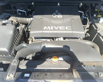 Черный Мицубиси Паджеро, объемом двигателя 3.8 л и пробегом 230 тыс. км за 8400 $, фото 11 на Automoto.ua