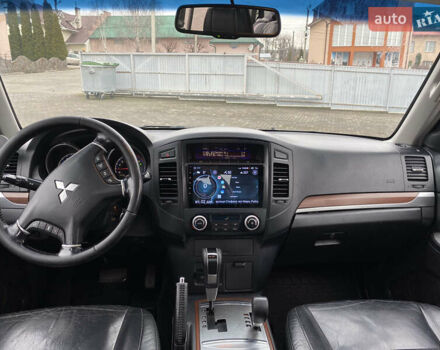 Черный Мицубиси Паджеро, объемом двигателя 3 л и пробегом 348 тыс. км за 8550 $, фото 25 на Automoto.ua