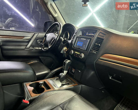 Черный Мицубиси Паджеро, объемом двигателя 3 л и пробегом 320 тыс. км за 9900 $, фото 44 на Automoto.ua