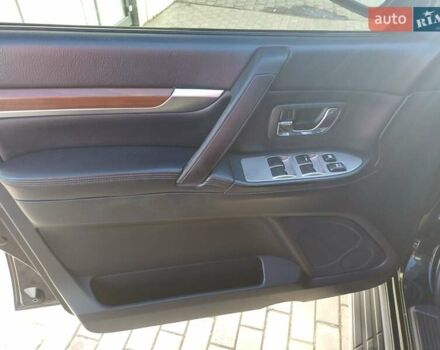 Черный Мицубиси Паджеро, объемом двигателя 3.2 л и пробегом 278 тыс. км за 12850 $, фото 7 на Automoto.ua