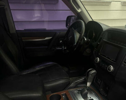 Черный Мицубиси Паджеро, объемом двигателя 3.2 л и пробегом 166 тыс. км за 14853 $, фото 6 на Automoto.ua