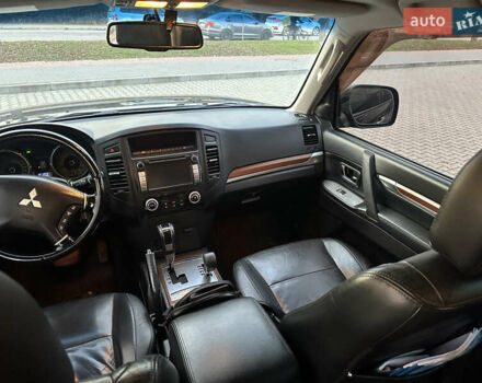 Черный Мицубиси Паджеро, объемом двигателя 2.97 л и пробегом 196 тыс. км за 11700 $, фото 6 на Automoto.ua