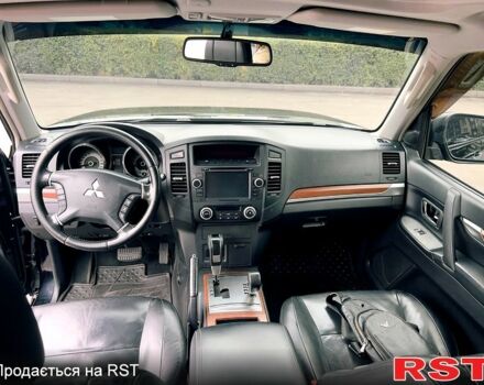 Черный Мицубиси Паджеро, объемом двигателя 3 л и пробегом 260 тыс. км за 13000 $, фото 2 на Automoto.ua