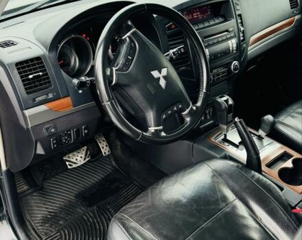 Чорний Міцубісі Паджеро, об'ємом двигуна 3 л та пробігом 138 тис. км за 13200 $, фото 5 на Automoto.ua