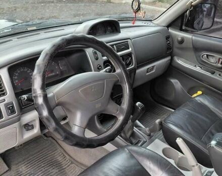 Черный Мицубиси Паджеро, объемом двигателя 2.48 л и пробегом 235 тыс. км за 12000 $, фото 3 на Automoto.ua