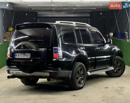 Черный Мицубиси Паджеро, объемом двигателя 3 л и пробегом 320 тыс. км за 9900 $, фото 3 на Automoto.ua