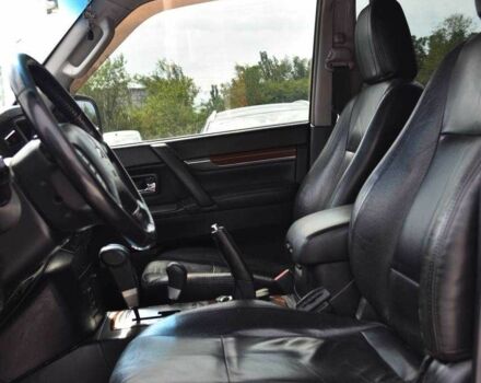 Черный Мицубиси Паджеро, объемом двигателя 3.8 л и пробегом 286 тыс. км за 11499 $, фото 7 на Automoto.ua