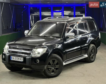 Черный Мицубиси Паджеро, объемом двигателя 3 л и пробегом 320 тыс. км за 9900 $, фото 2 на Automoto.ua