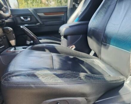 Чорний Міцубісі Паджеро, об'ємом двигуна 3.2 л та пробігом 257 тис. км за 13000 $, фото 14 на Automoto.ua