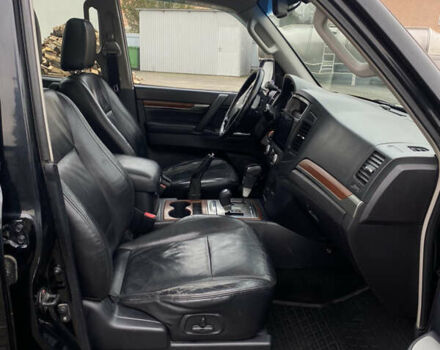 Черный Мицубиси Паджеро, объемом двигателя 3 л и пробегом 348 тыс. км за 8550 $, фото 29 на Automoto.ua