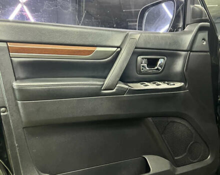 Черный Мицубиси Паджеро, объемом двигателя 3 л и пробегом 320 тыс. км за 9900 $, фото 26 на Automoto.ua