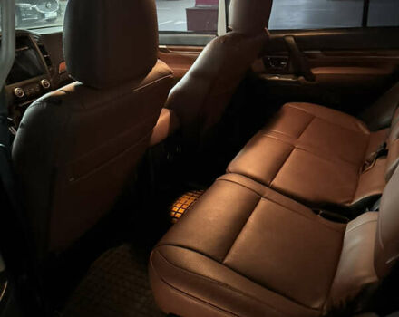 Міцубісі Паджеро 2008 у Києві на Automoto.ua Чорний Міцубісі Паджеро, об'ємом двигуна 3 л та пробігом 301 тис. км за 11500 $, фото 8 на Automoto.ua