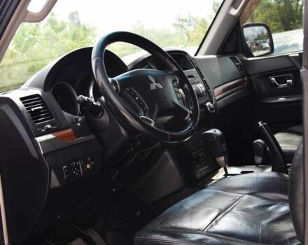 Черный Мицубиси Паджеро, объемом двигателя 3.8 л и пробегом 286 тыс. км за 11499 $, фото 8 на Automoto.ua