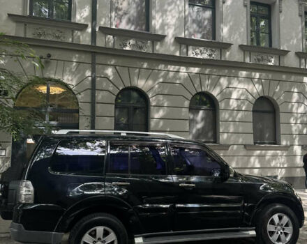 Черный Мицубиси Паджеро, объемом двигателя 3.2 л и пробегом 166 тыс. км за 14853 $, фото 4 на Automoto.ua