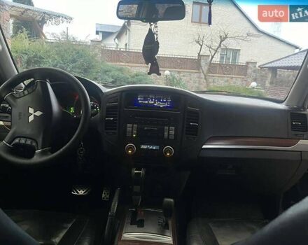 Чорний Міцубісі Паджеро, об'ємом двигуна 3.2 л та пробігом 250 тис. км за 14000 $, фото 5 на Automoto.ua