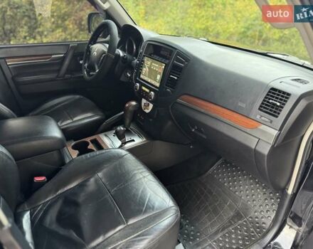 Чорний Міцубісі Паджеро, об'ємом двигуна 2.97 л та пробігом 290 тис. км за 9999 $, фото 10 на Automoto.ua