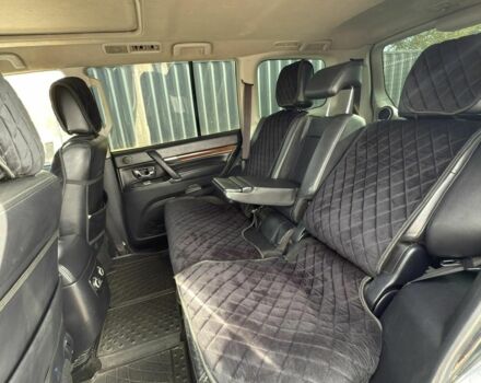 Чорний Міцубісі Паджеро, об'ємом двигуна 0 л та пробігом 300 тис. км за 12500 $, фото 6 на Automoto.ua