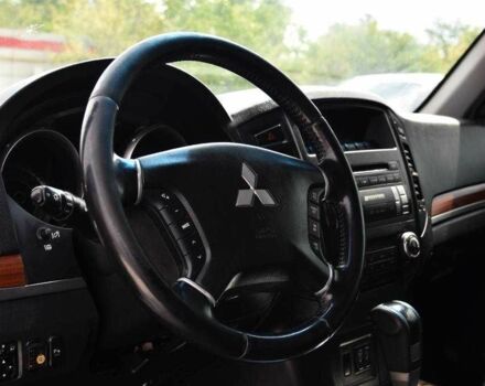 Черный Мицубиси Паджеро, объемом двигателя 3.8 л и пробегом 286 тыс. км за 11499 $, фото 6 на Automoto.ua