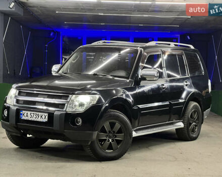 Черный Мицубиси Паджеро, объемом двигателя 3 л и пробегом 320 тыс. км за 9900 $, фото 1 на Automoto.ua