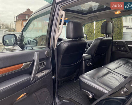 Черный Мицубиси Паджеро, объемом двигателя 3 л и пробегом 348 тыс. км за 8550 $, фото 31 на Automoto.ua