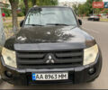 Черный Мицубиси Паджеро, объемом двигателя 3 л и пробегом 209 тыс. км за 9700 $, фото 1 на Automoto.ua